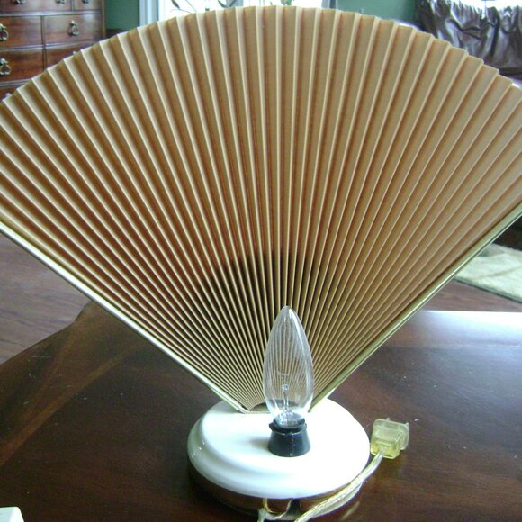 Vintage Hollywood Regency Glam Pink Accordion Fan Shell Table 15” MCM Lamp Gold - Picture 6 of 9